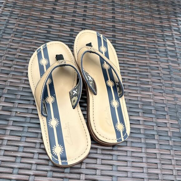 Clark’s Stylish Beige and Blue Women's Sandals EUC 8M - Picture 2 of 9